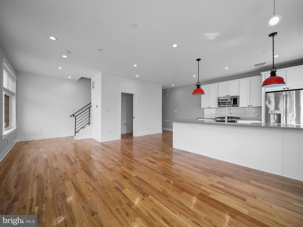 106-112-12 W Jefferson St #2