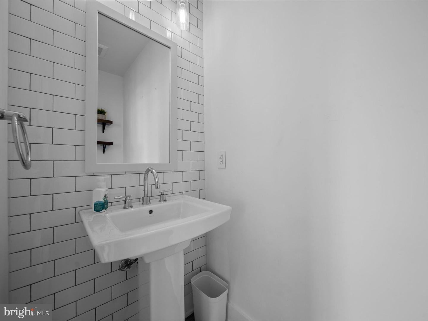 106-112-12 W Jefferson St #2
