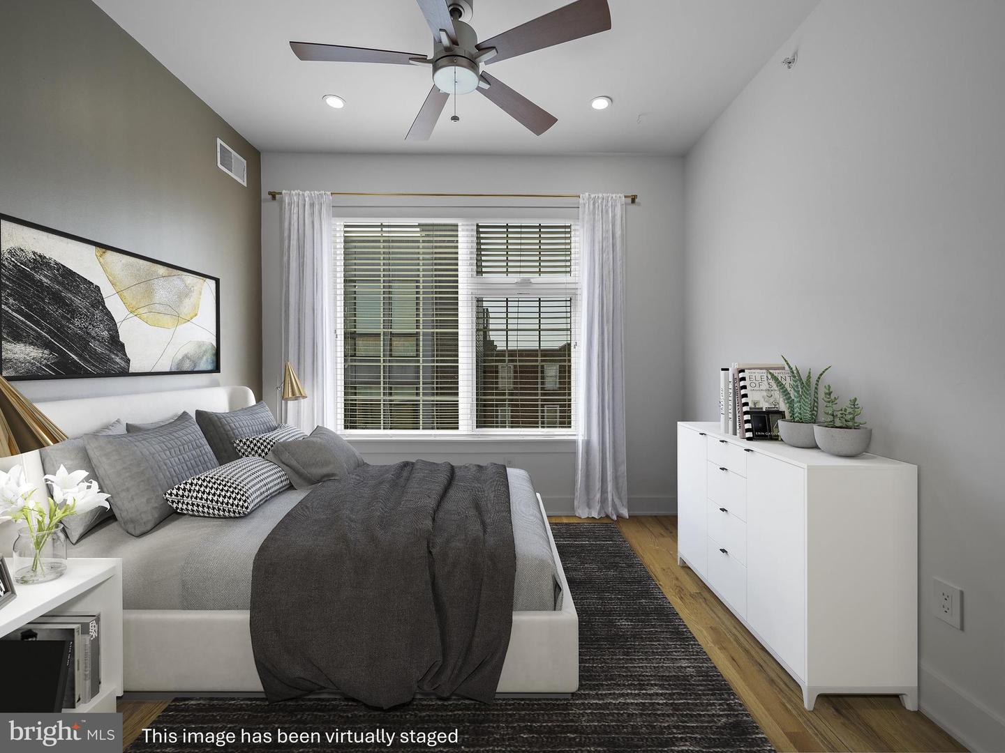 106-112-12 W Jefferson St #2