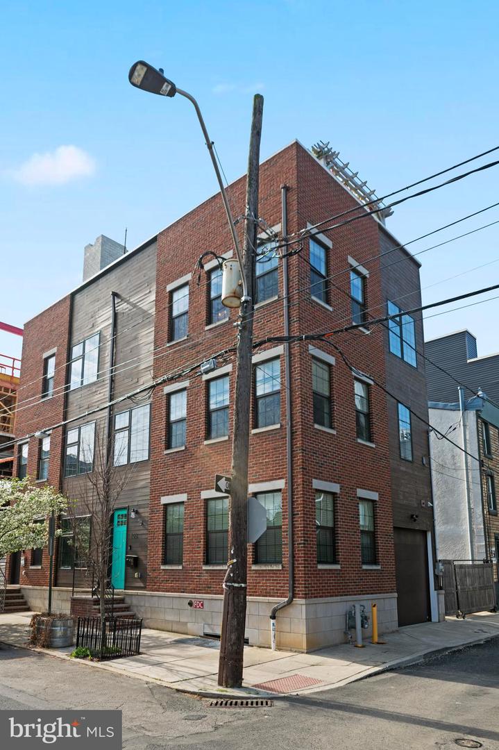 106-112-12 W Jefferson St #2