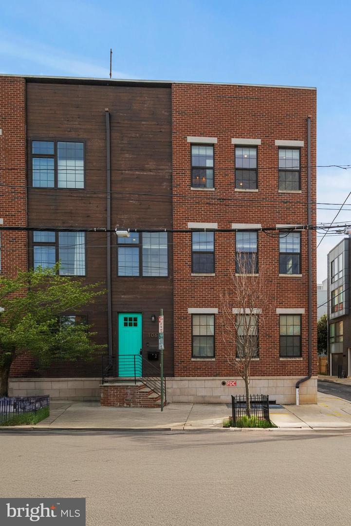 106-112-12 W Jefferson St #2
