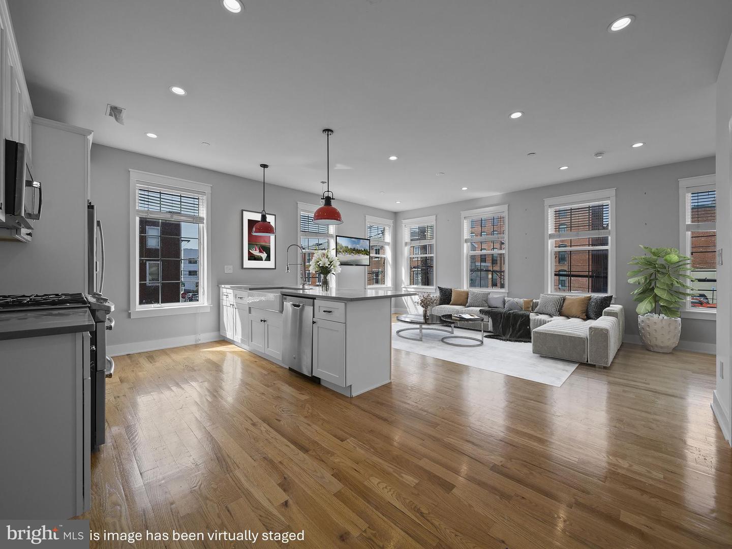 106-112-12 W Jefferson St #2