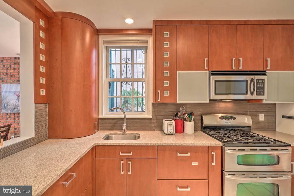 1831 Mutli-Unit Spruce Street