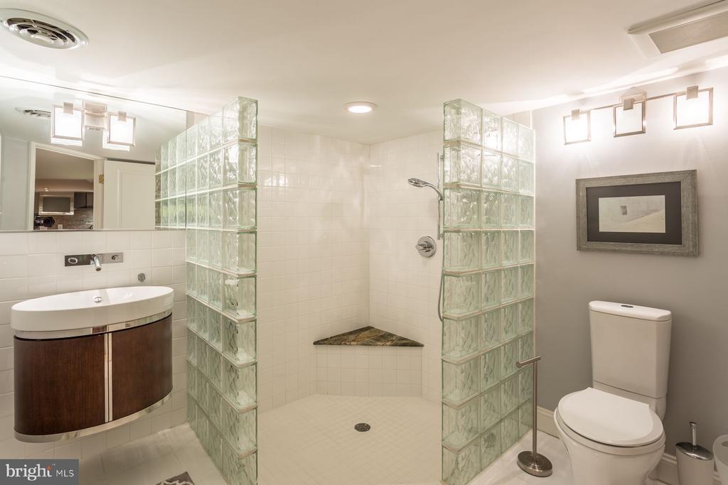 1831 Mutli-Unit Spruce Street
