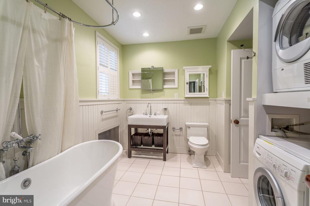 1831 Mutli-Unit Spruce Street