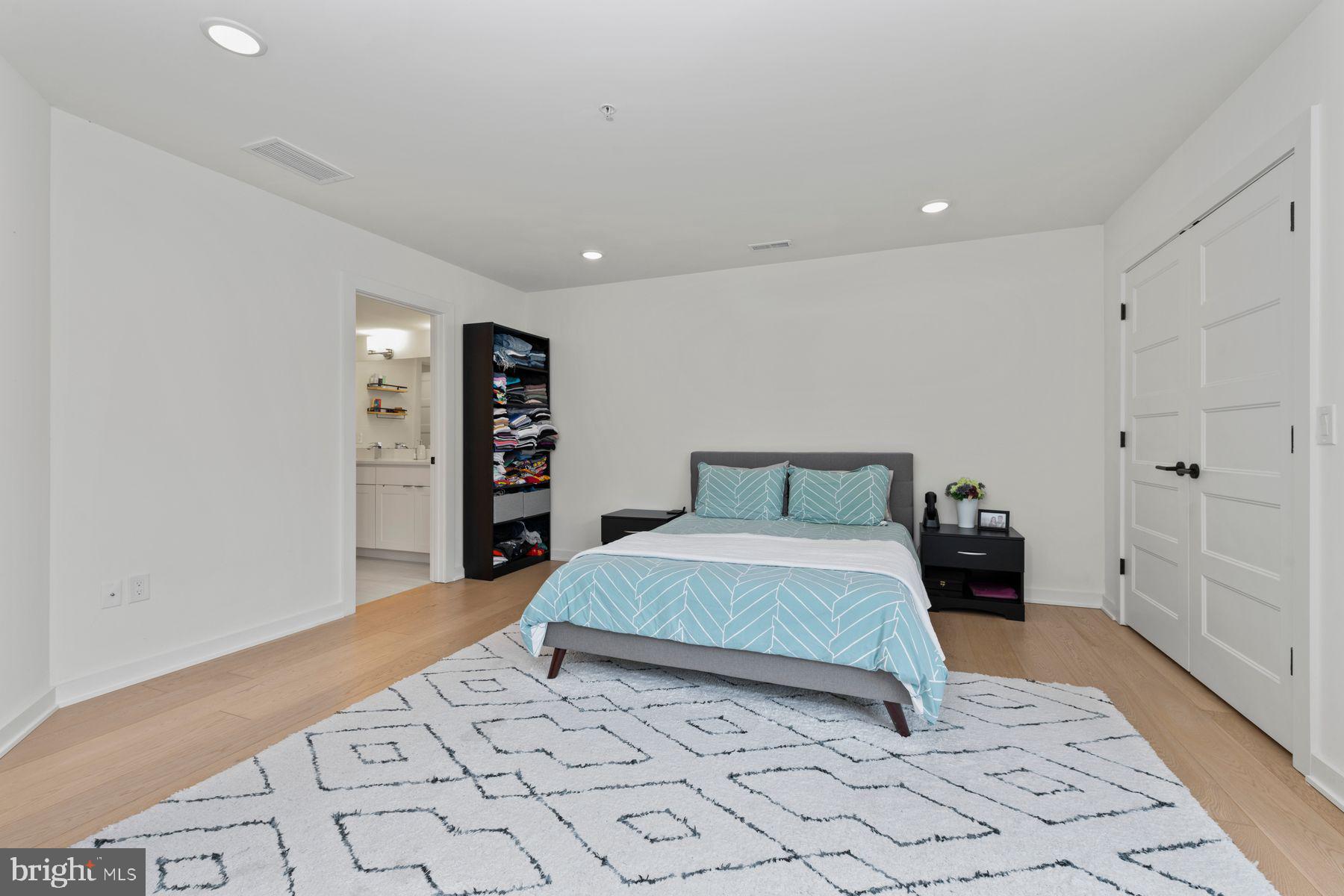 1716 CAMBRIDGE STREET 3