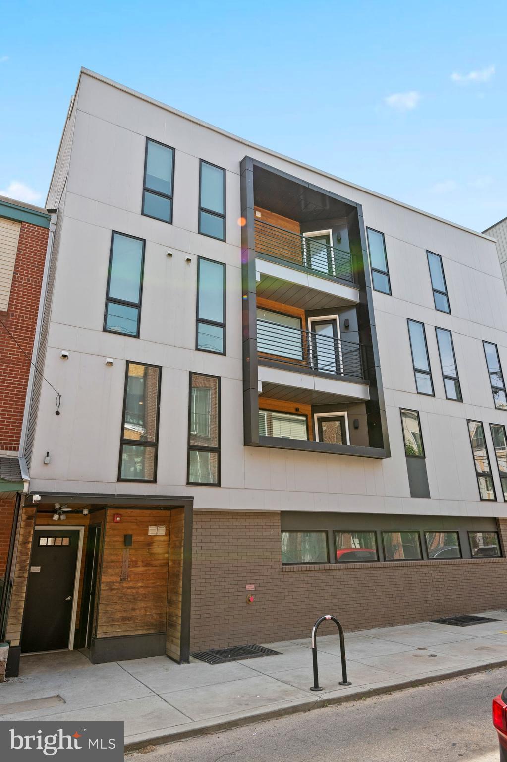 1716 CAMBRIDGE STREET 3