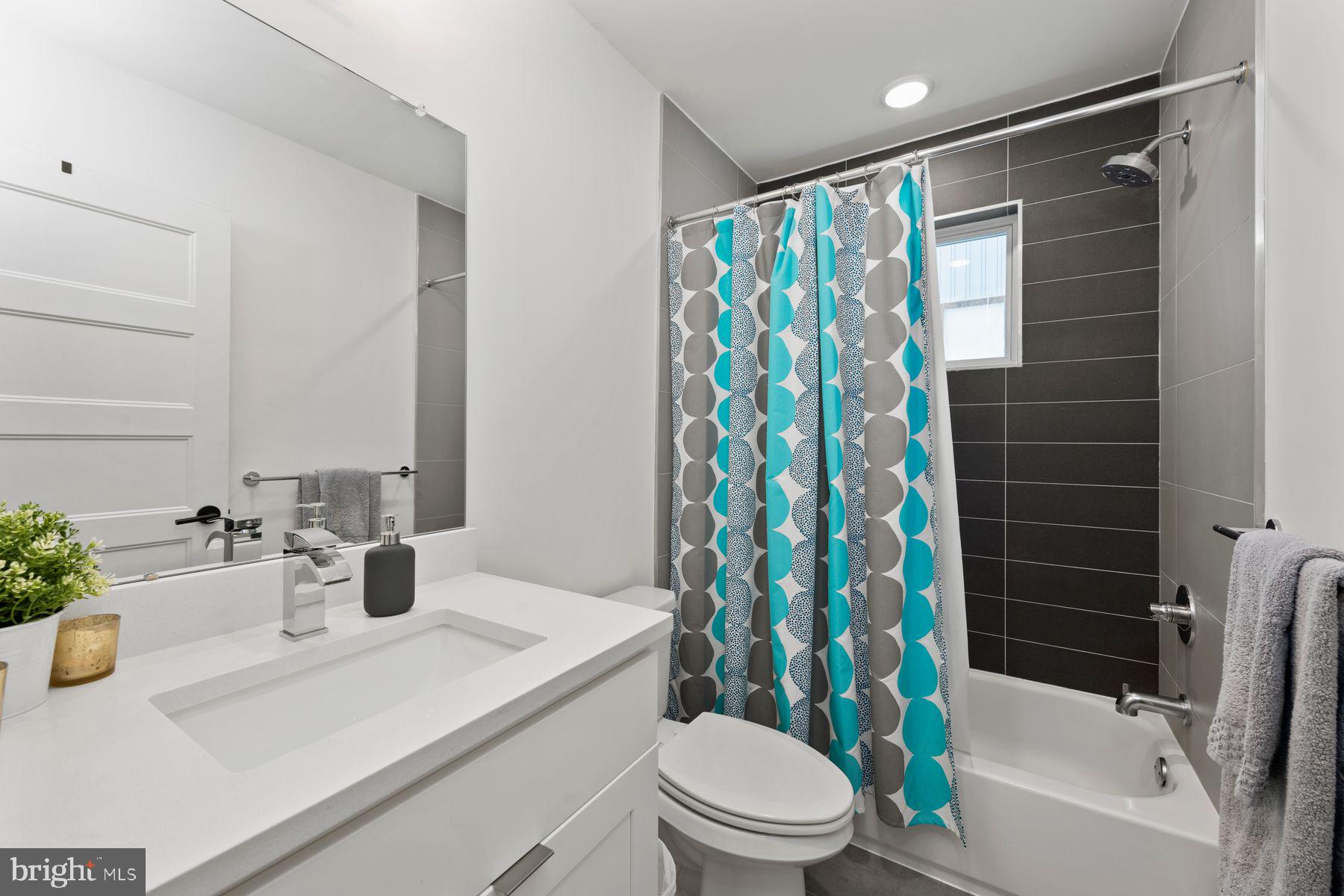 1716 CAMBRIDGE STREET 3