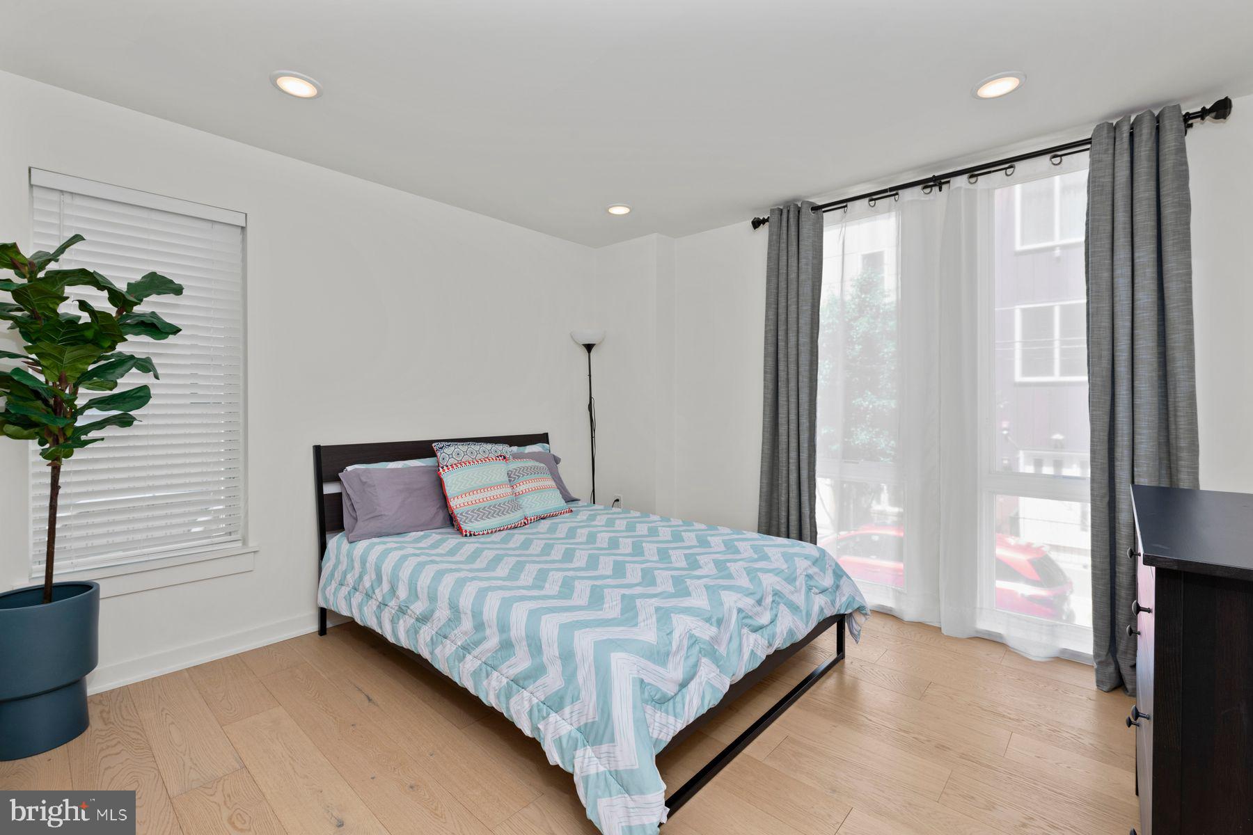 1716 CAMBRIDGE STREET 3