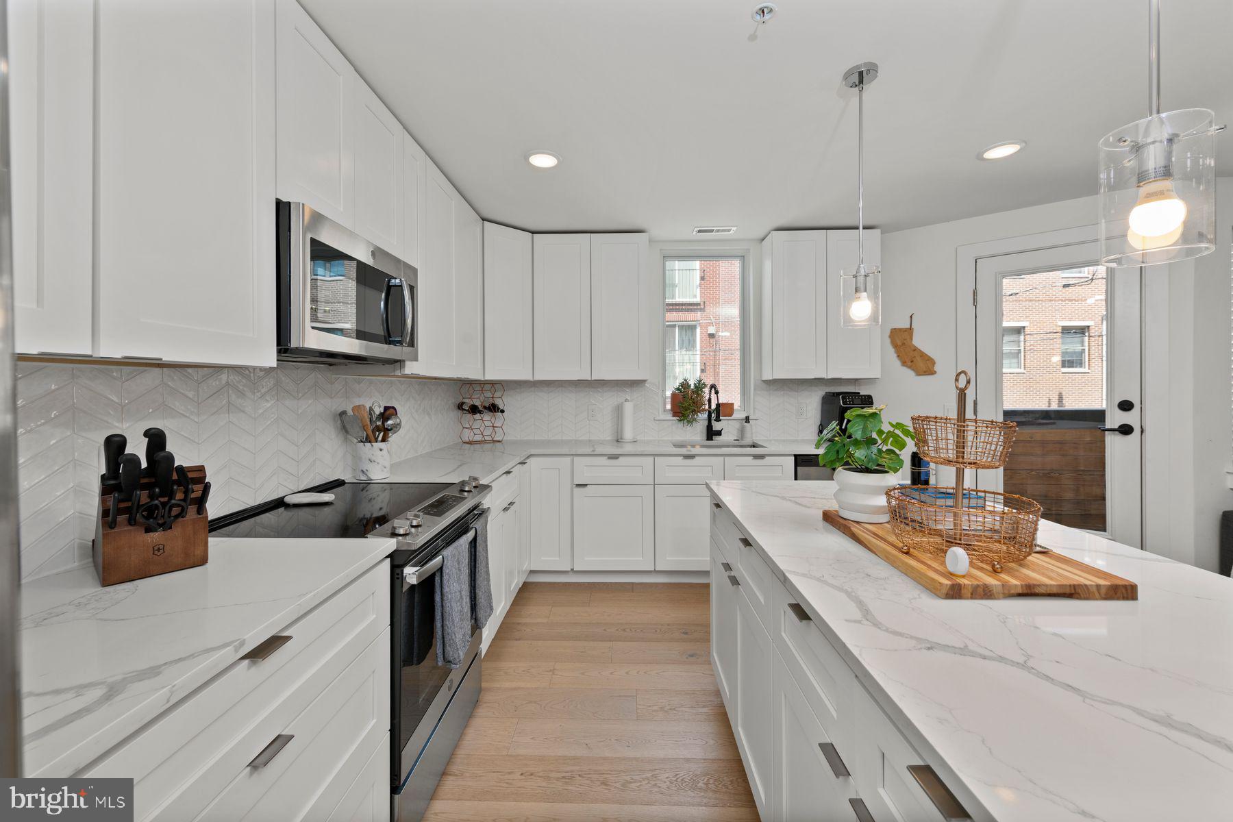 1716 CAMBRIDGE STREET 3