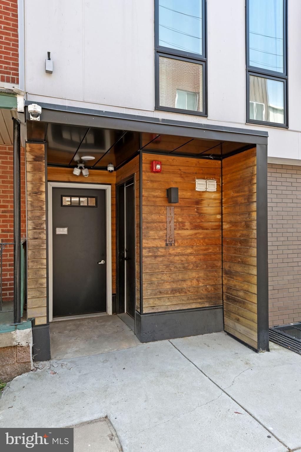 1716 CAMBRIDGE STREET 3