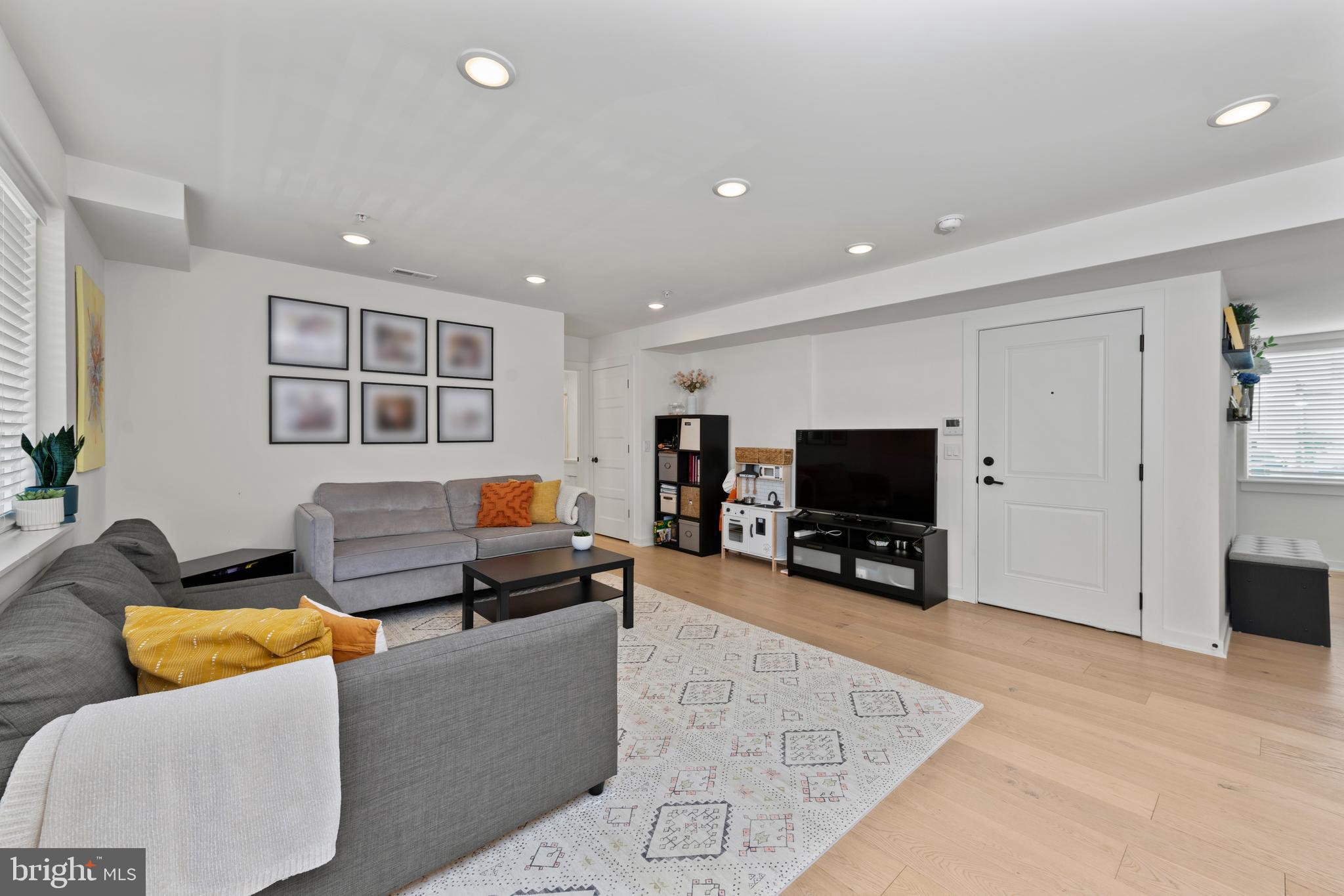 1716 CAMBRIDGE STREET 3