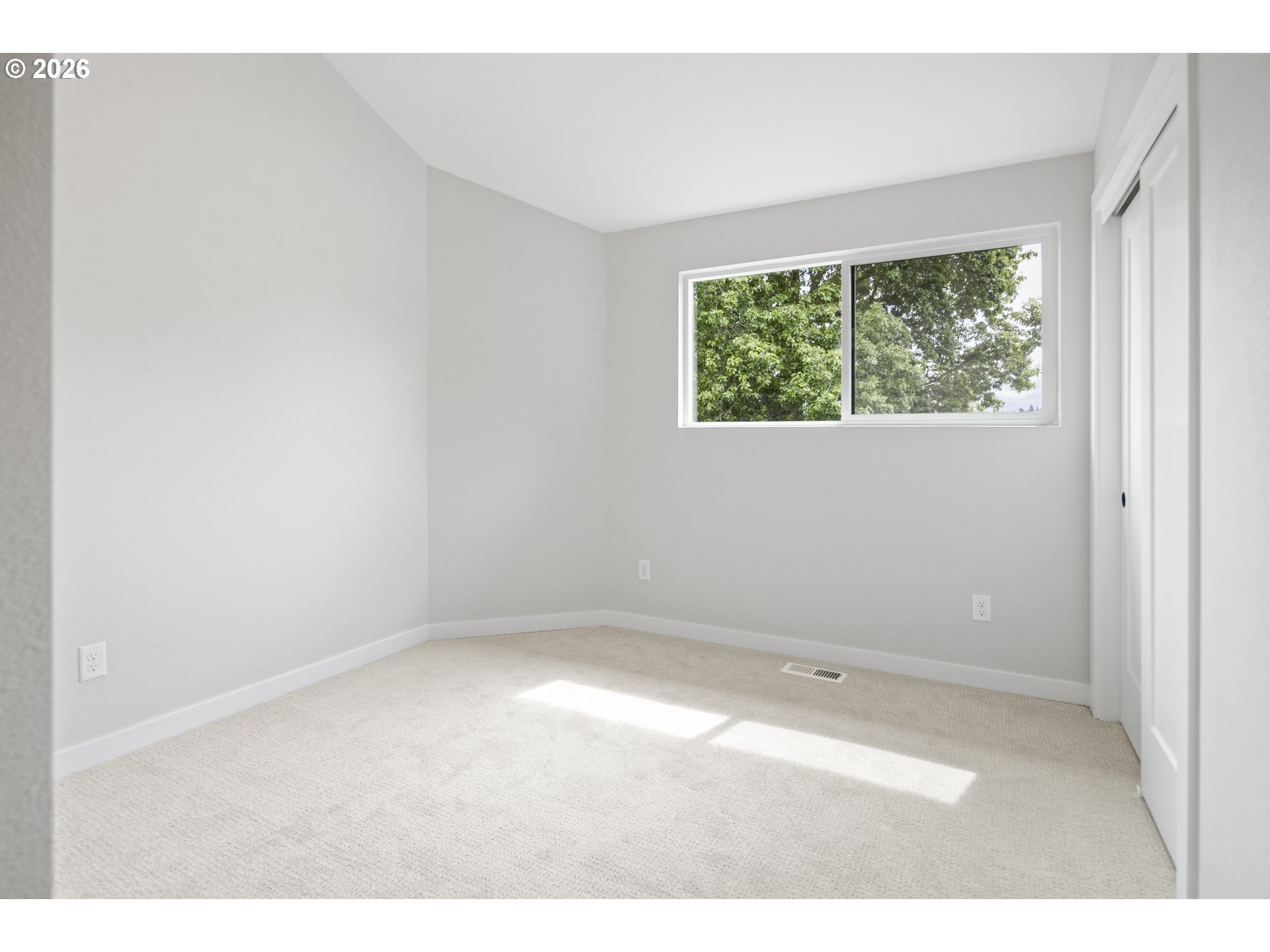 1410 WOODLAND TER