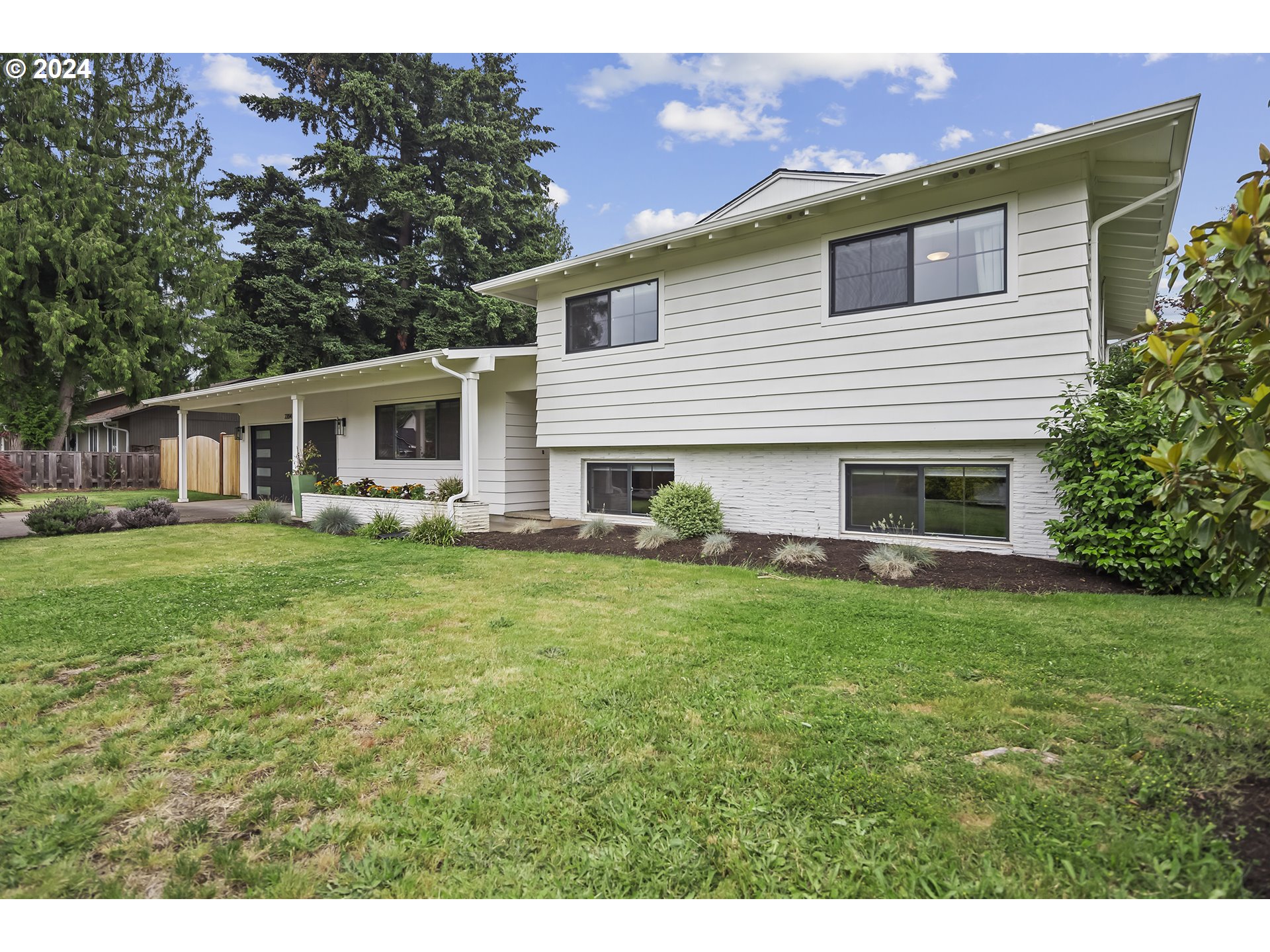 2204 MICHAEL DR
