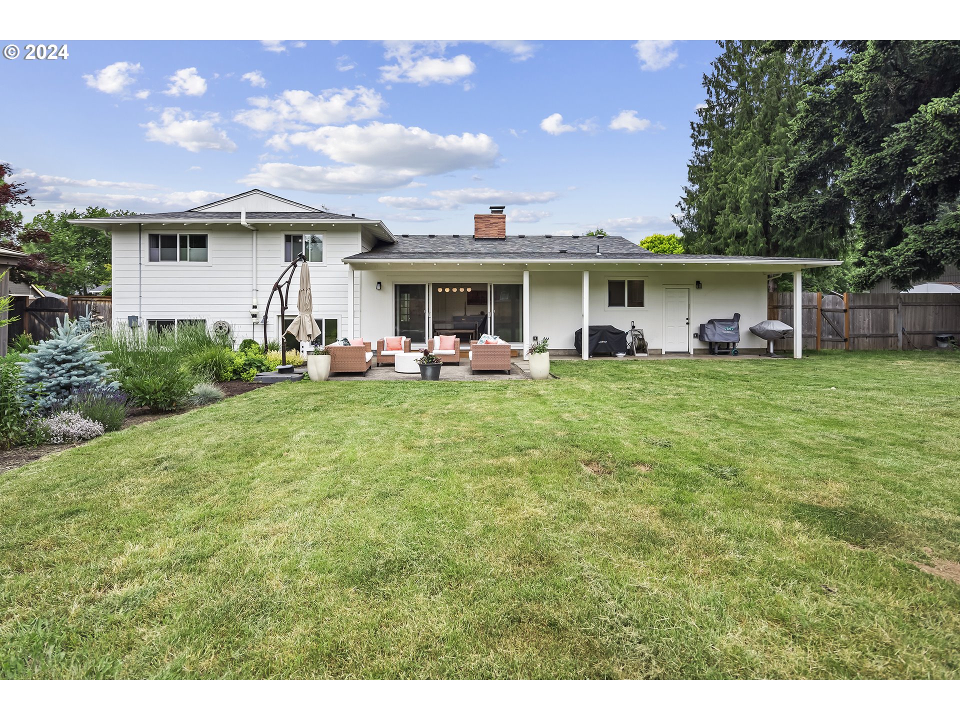 2204 MICHAEL DR