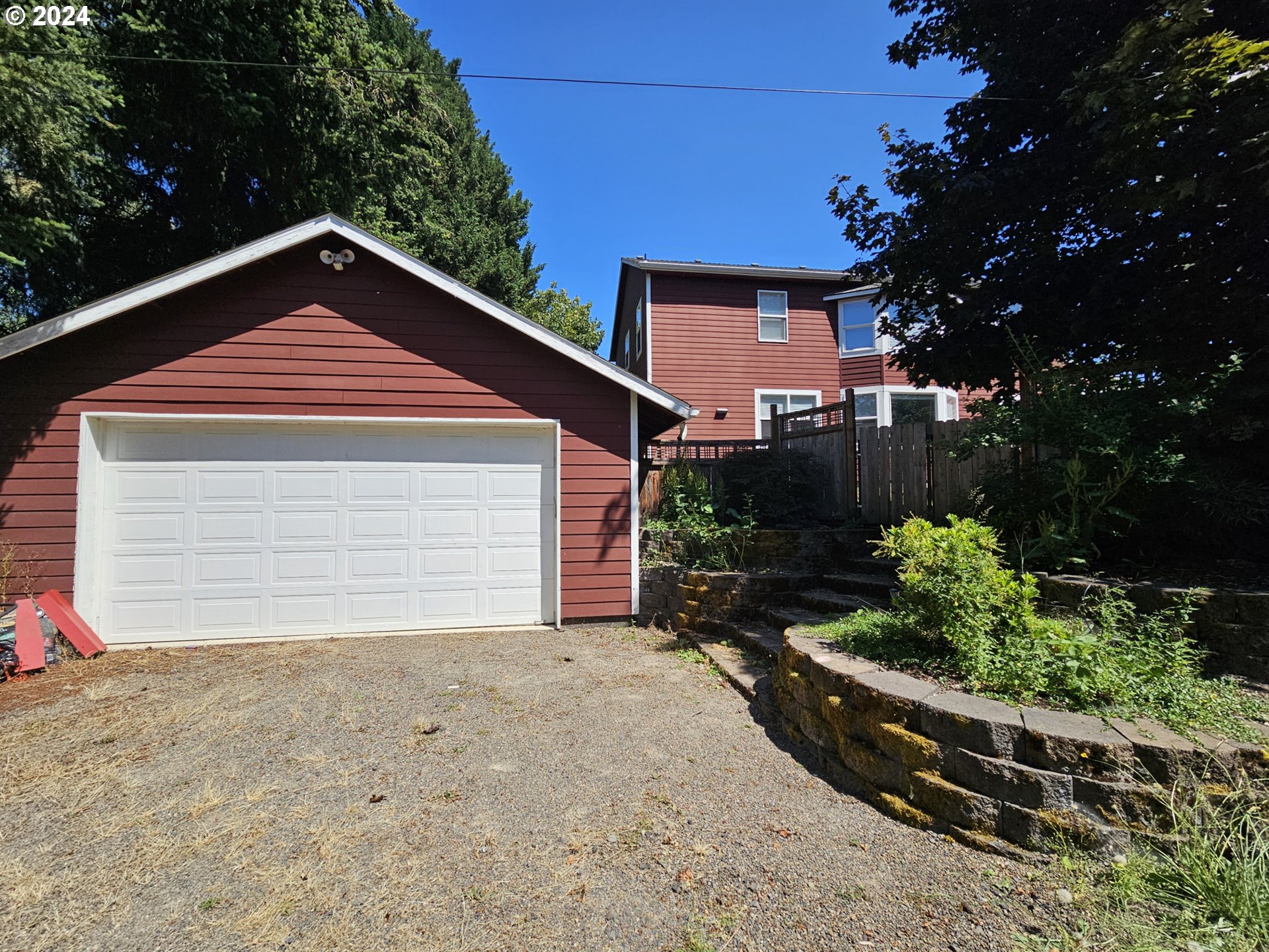 315 LINDGREN DR