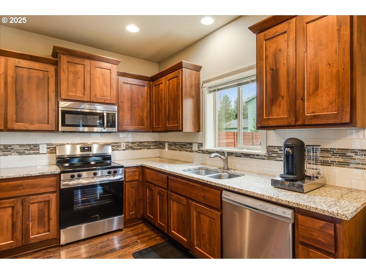 59527 CAMDEN ST, St. Helens