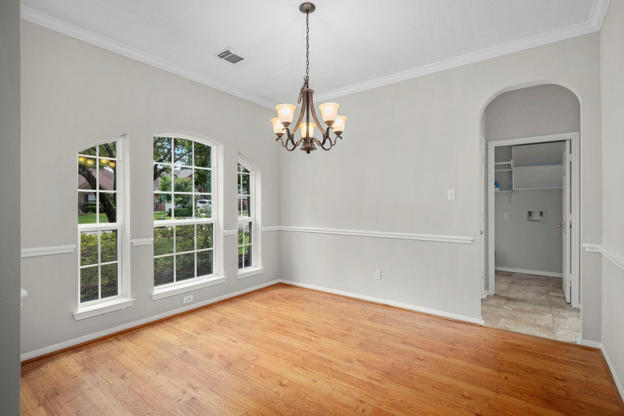 1927 Enchanted Park Drive