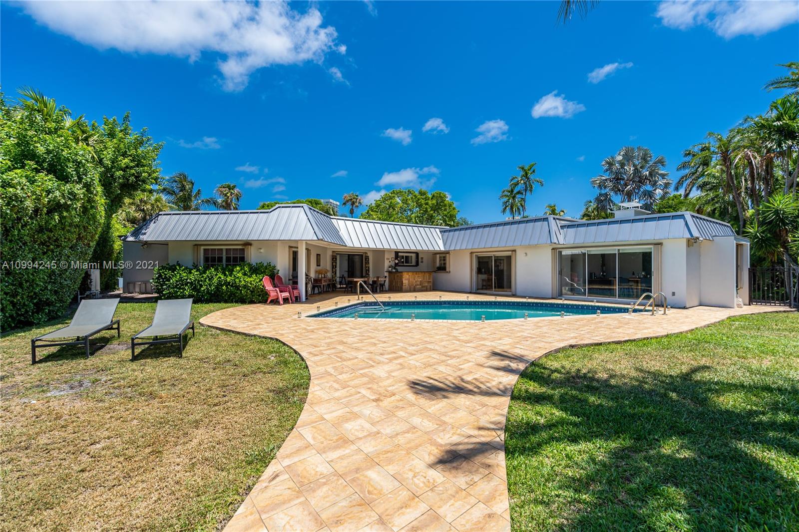 10 Island Dr