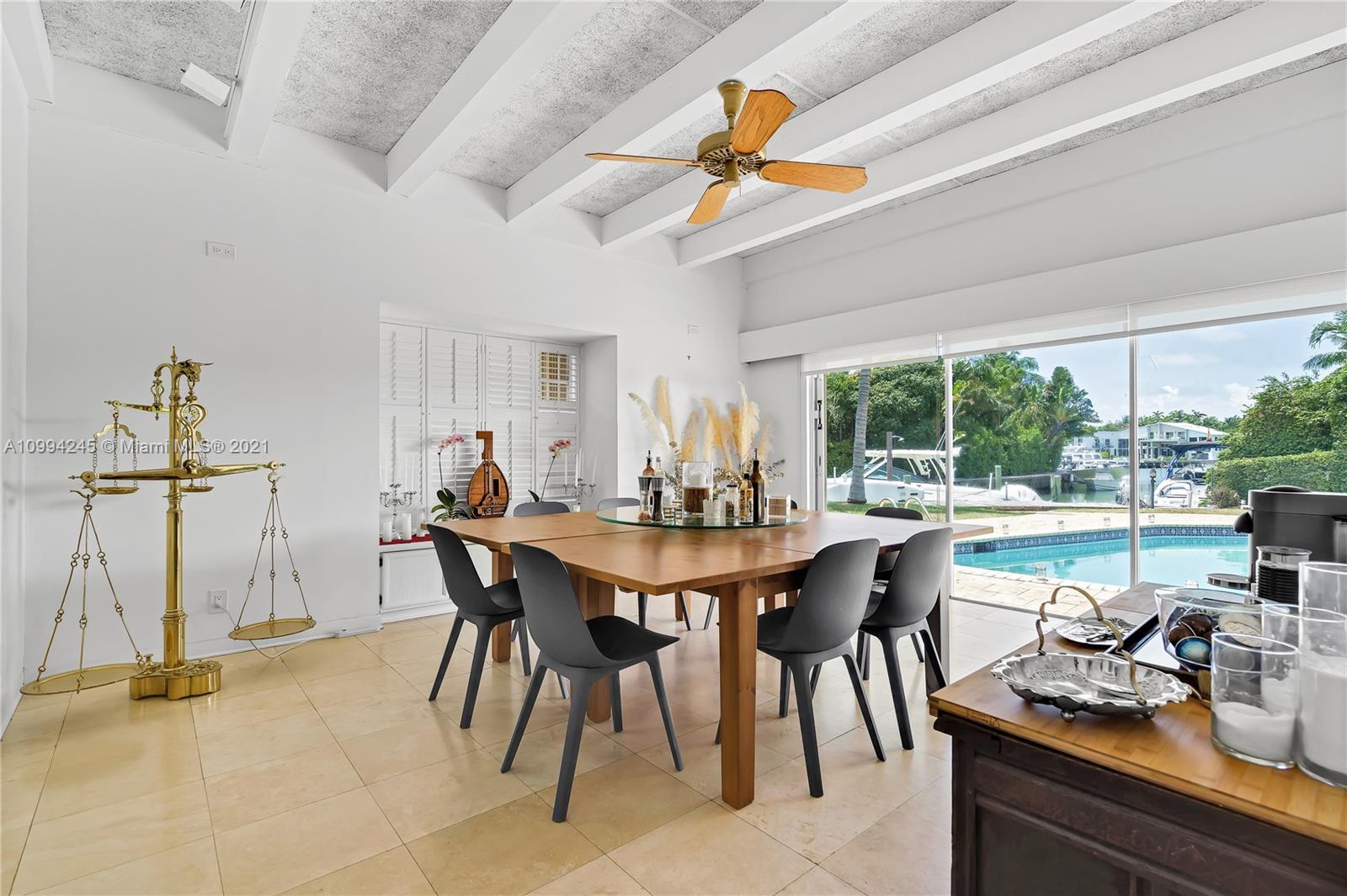 10 Island Dr