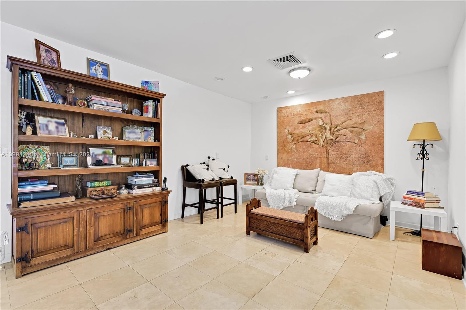 10 Island Dr