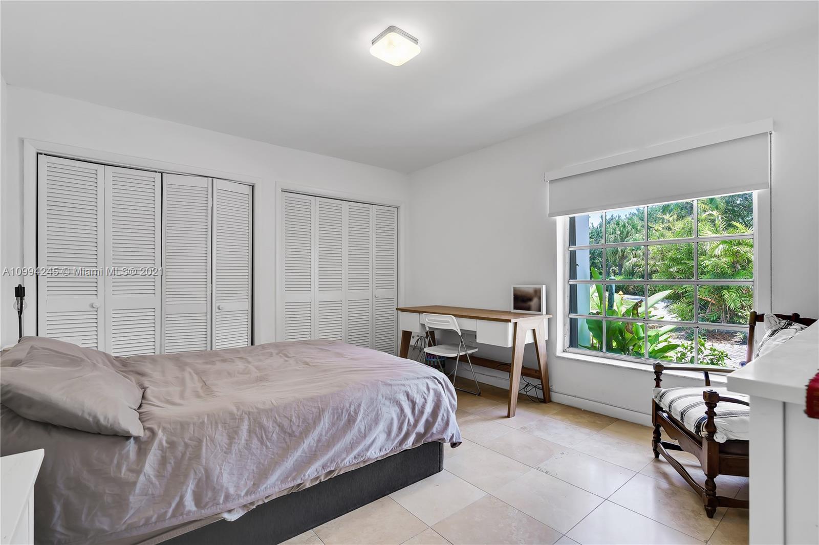 10 Island Dr