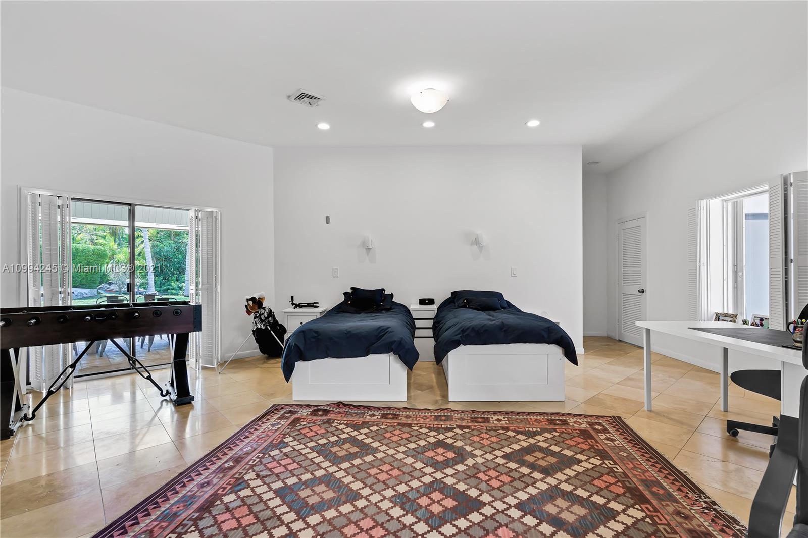 10 Island Dr