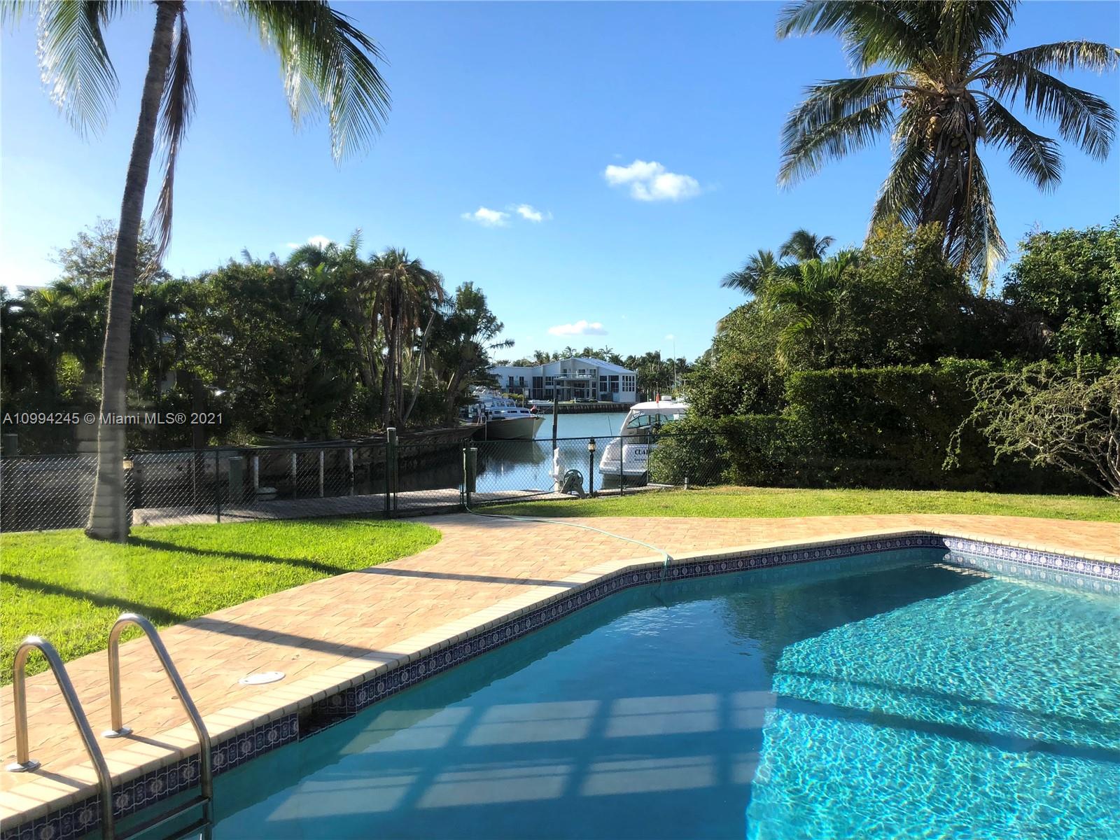 10 Island Dr