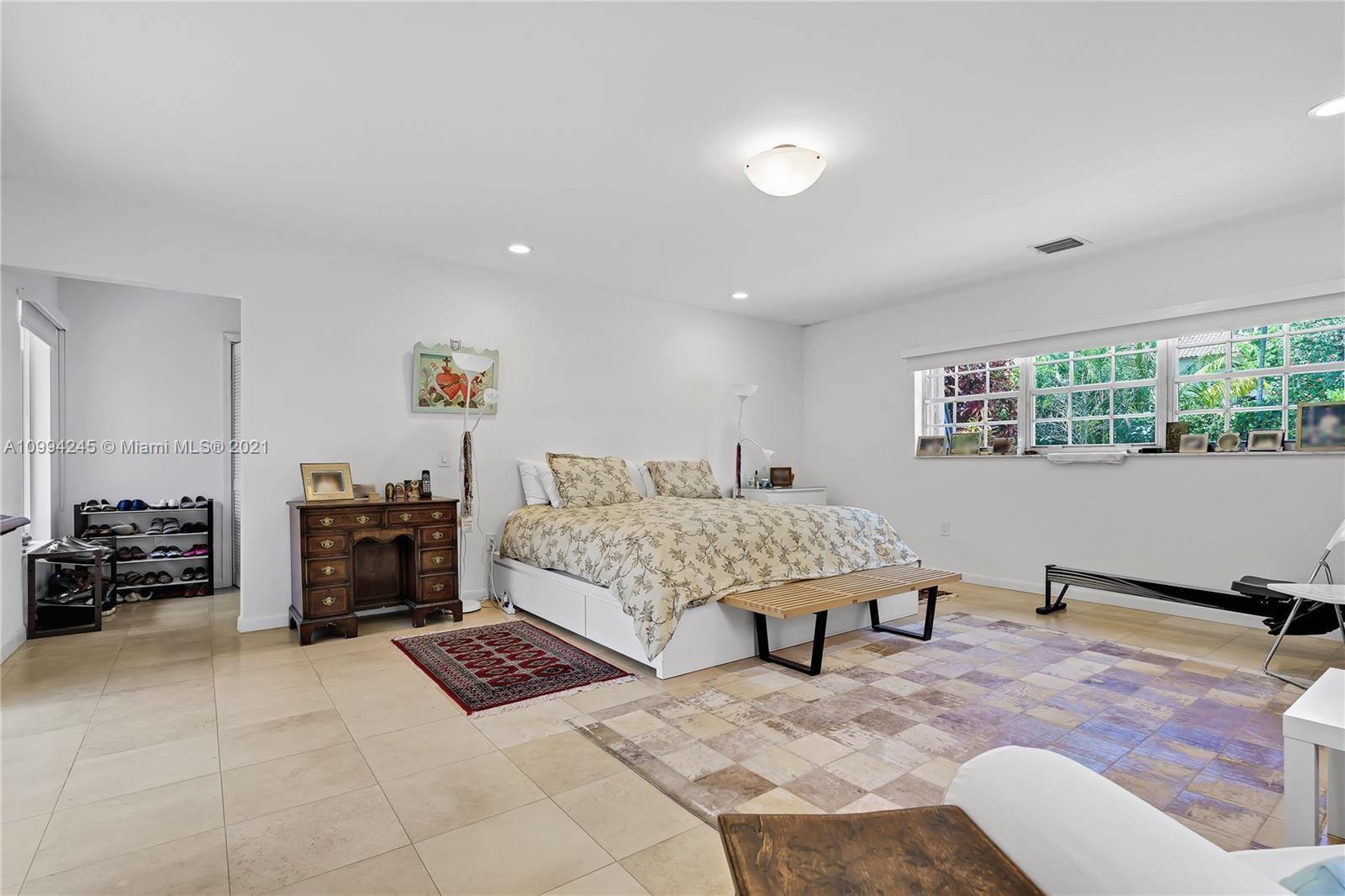 10 Island Dr