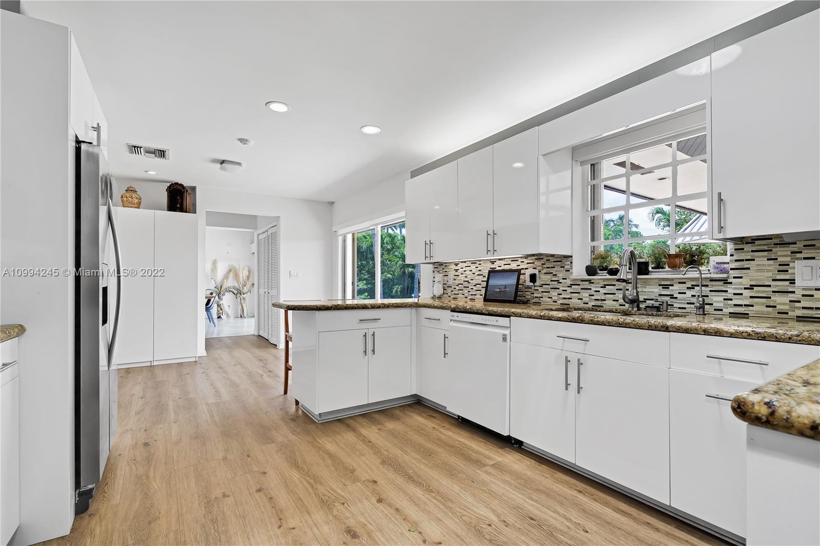 10 Island Dr