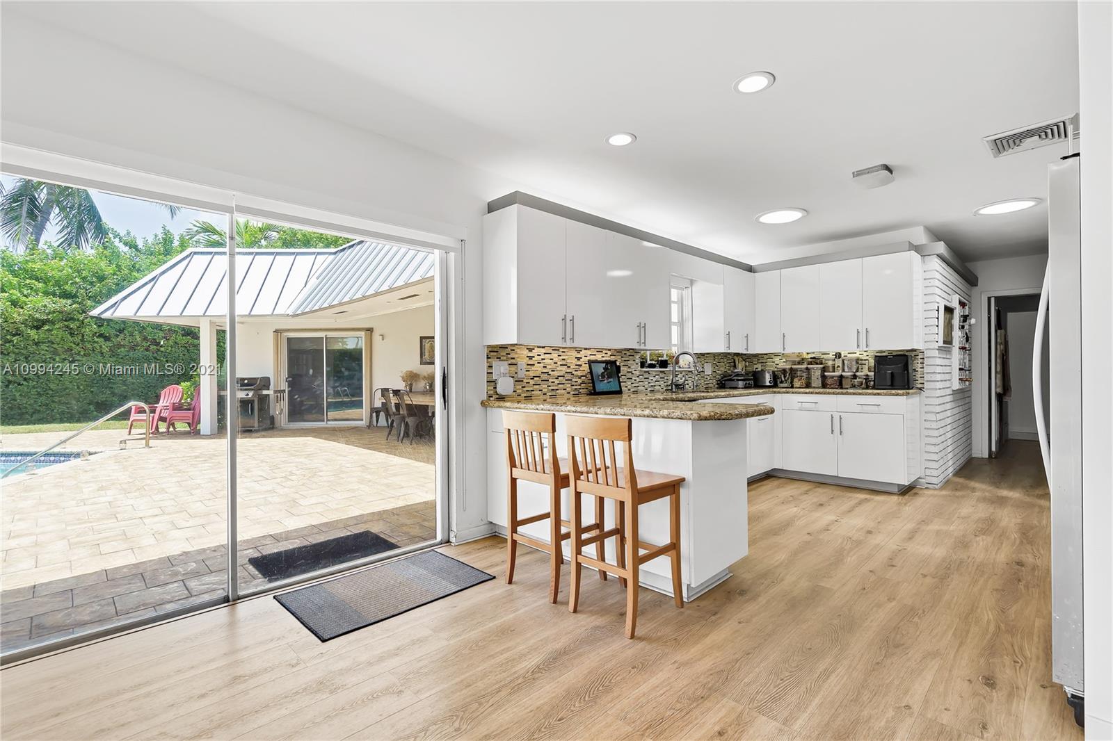 10 Island Dr