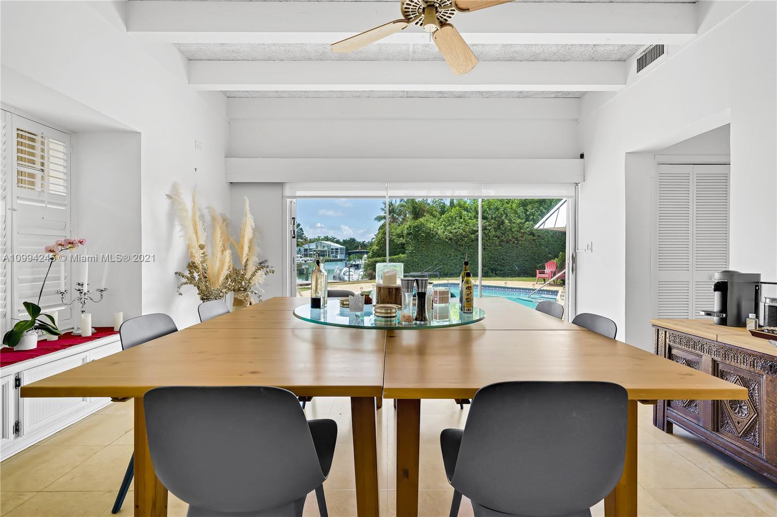 10 Island Dr
