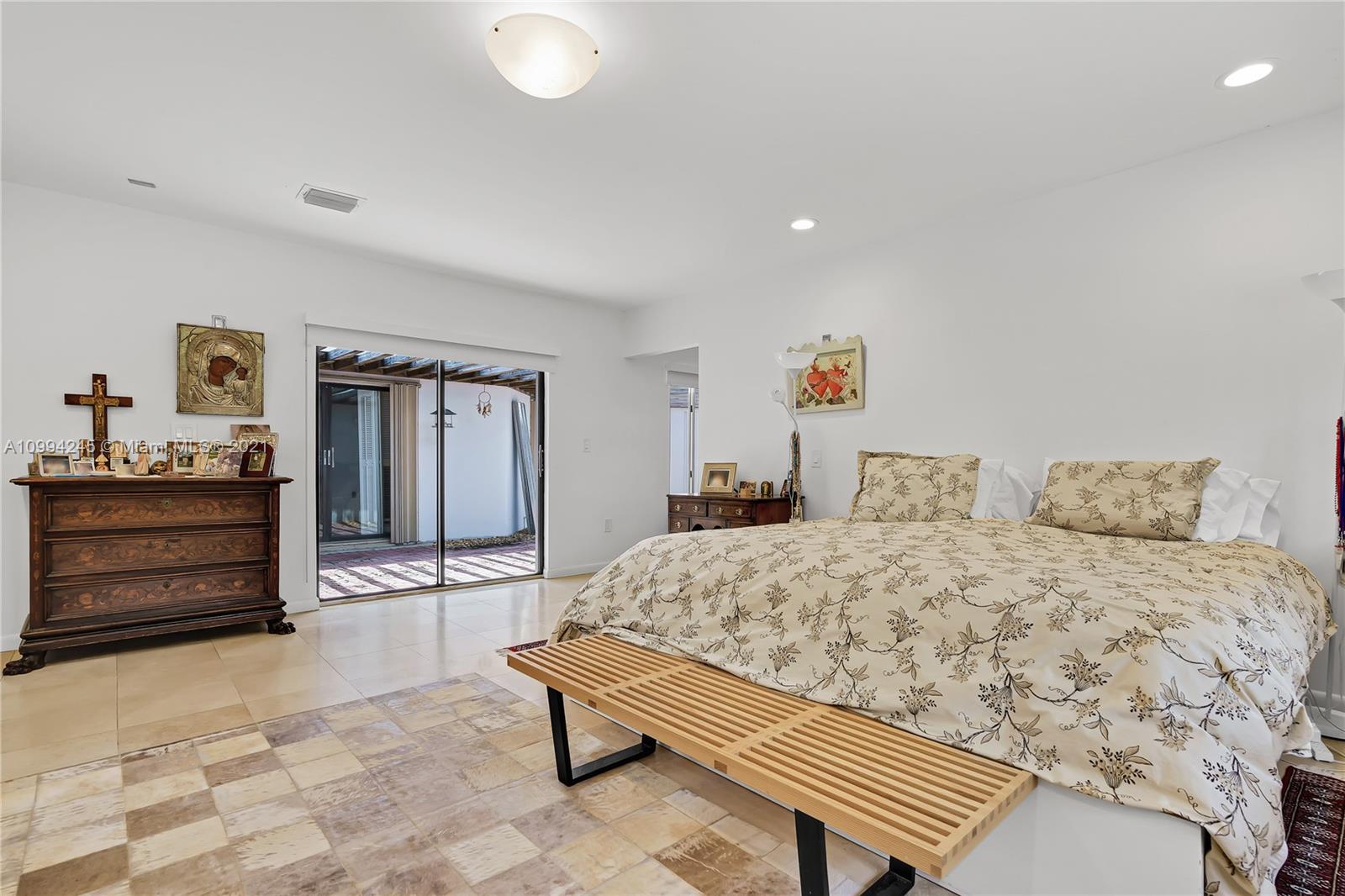 10 Island Dr