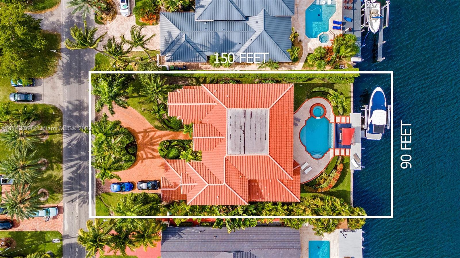 318 Holiday Dr