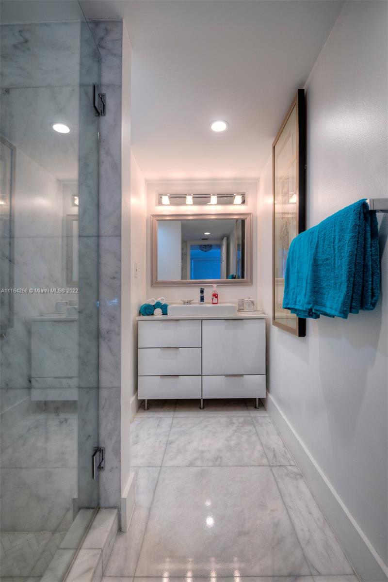 2555 Collins Ave Unit: 1400