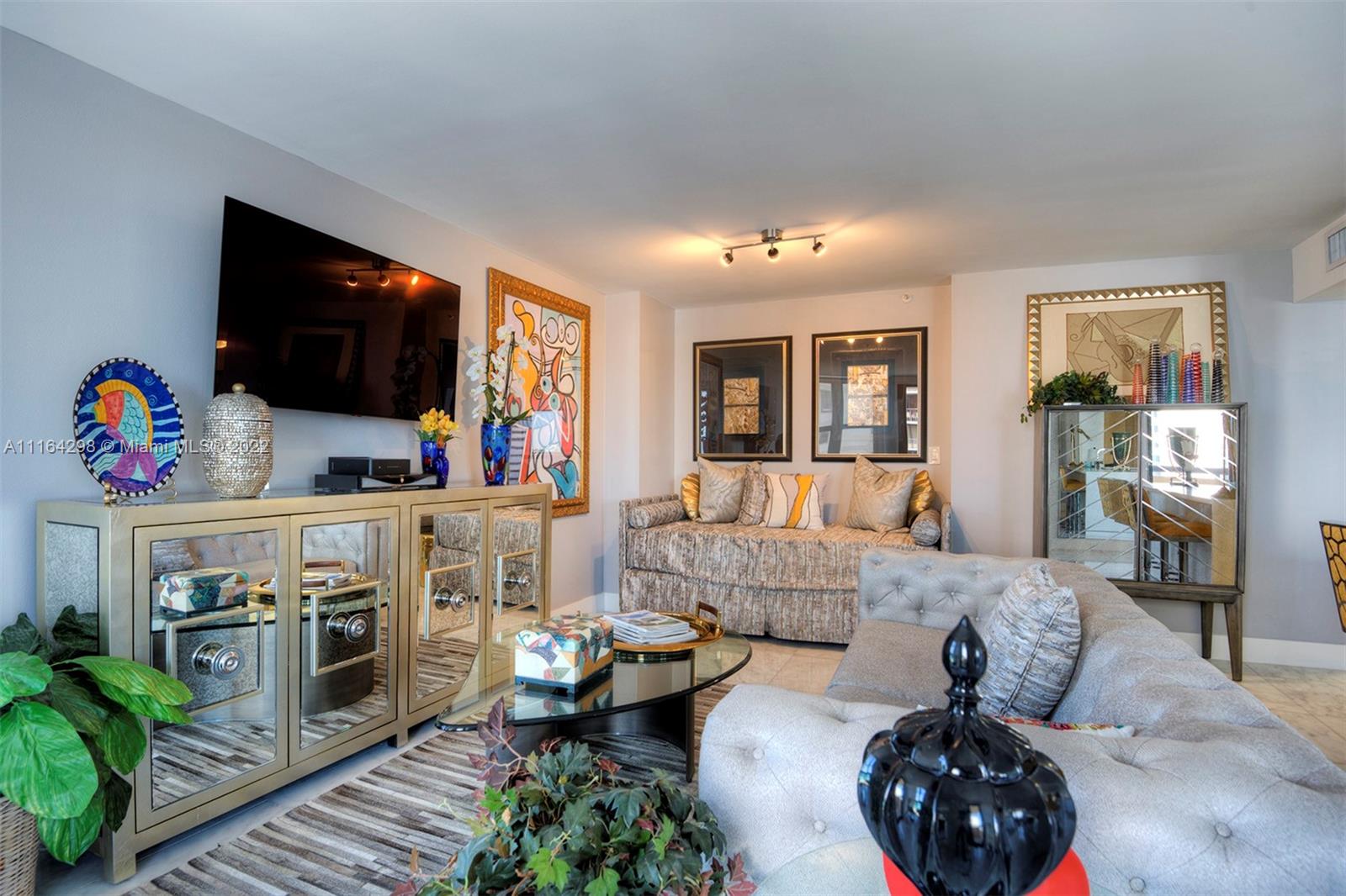 2555 Collins Ave Unit: 1400
