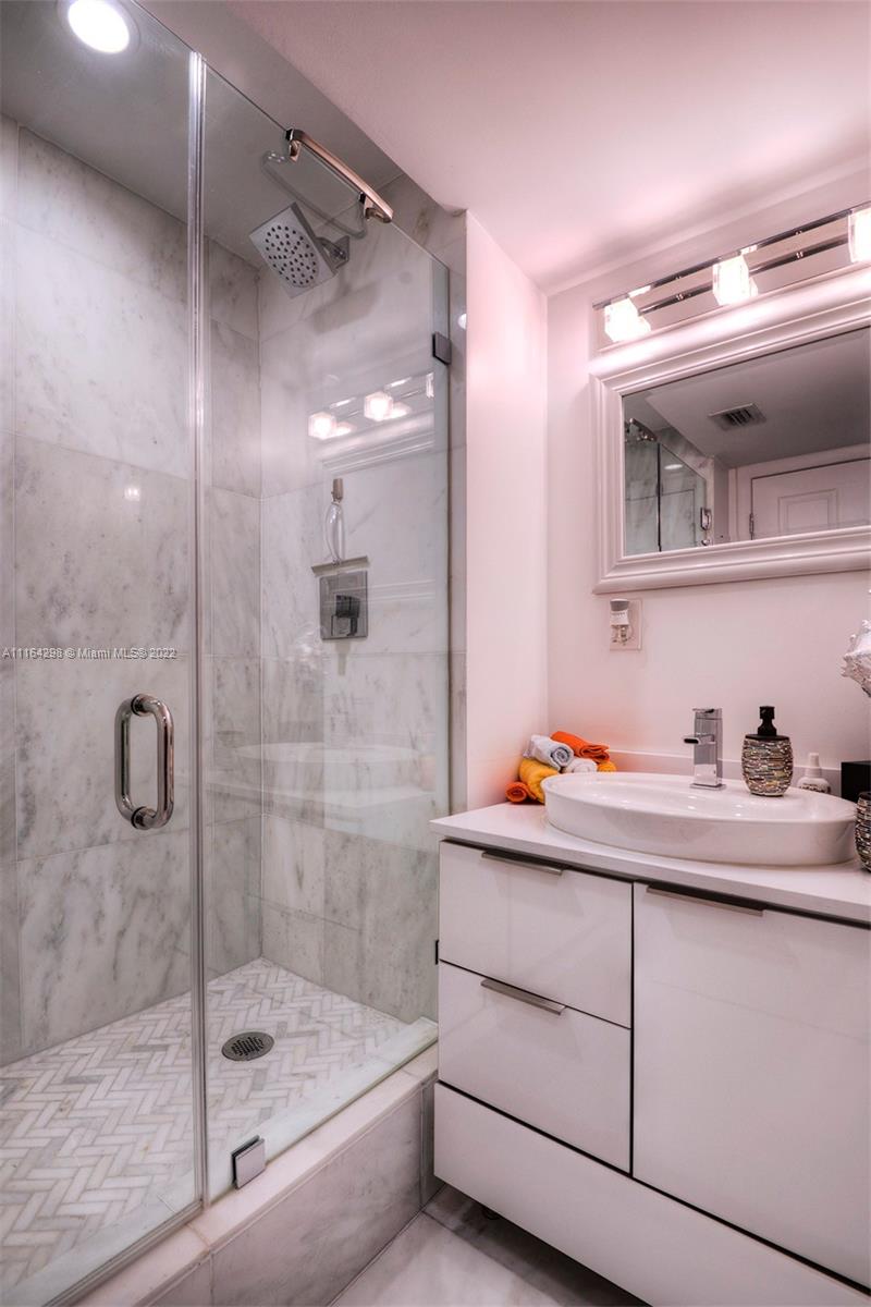2555 Collins Ave Unit: 1400