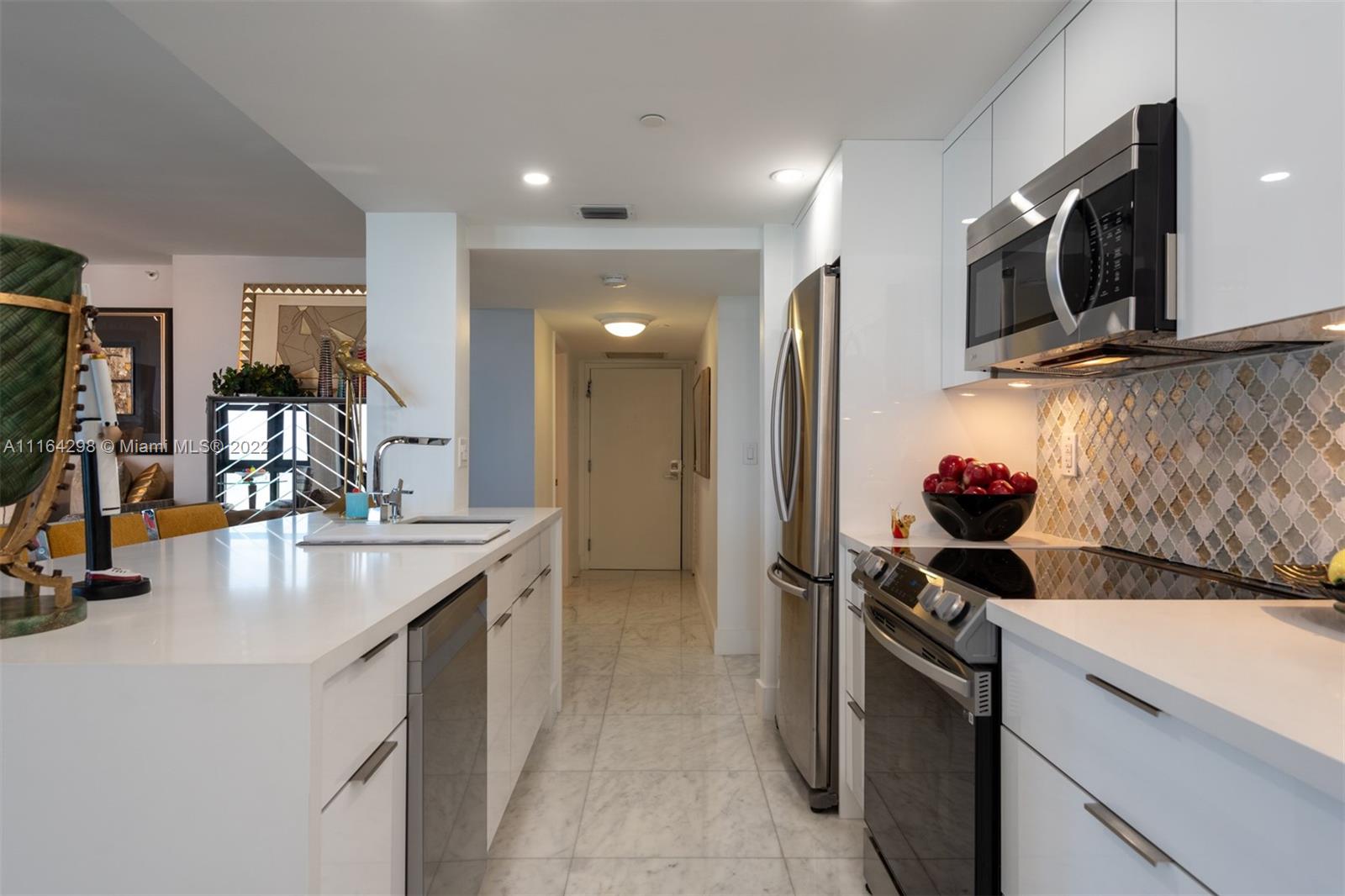 2555 Collins Ave Unit: 1400