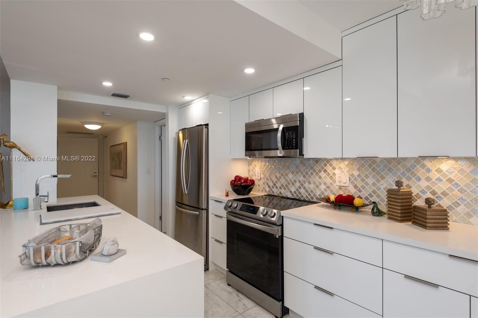 2555 Collins Ave Unit: 1400