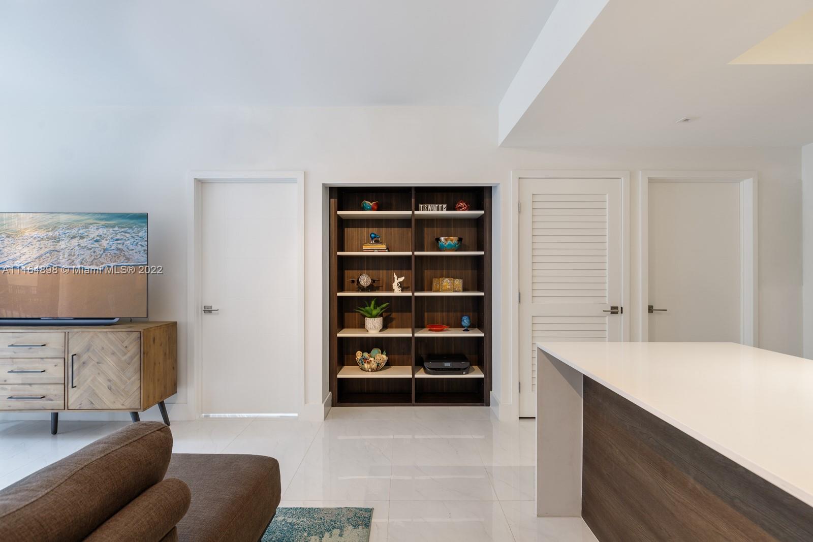 301 Altara Ave Unit: 606