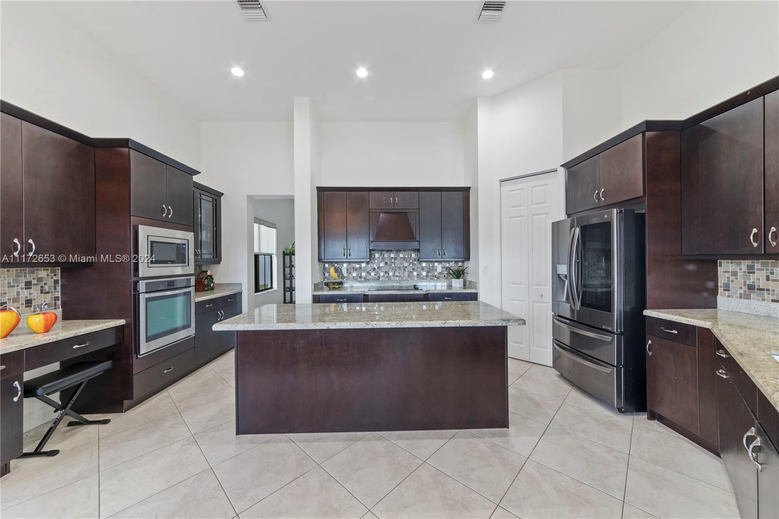 8386 NW 30th St