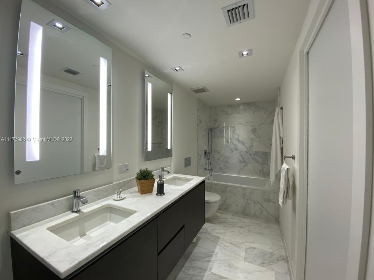 1451 Brickell Ave Unit: 1703