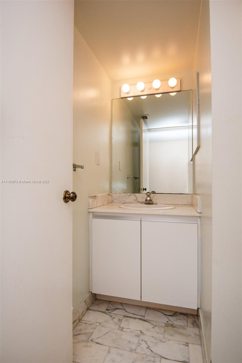 2555 Collins Ave Unit: 2200