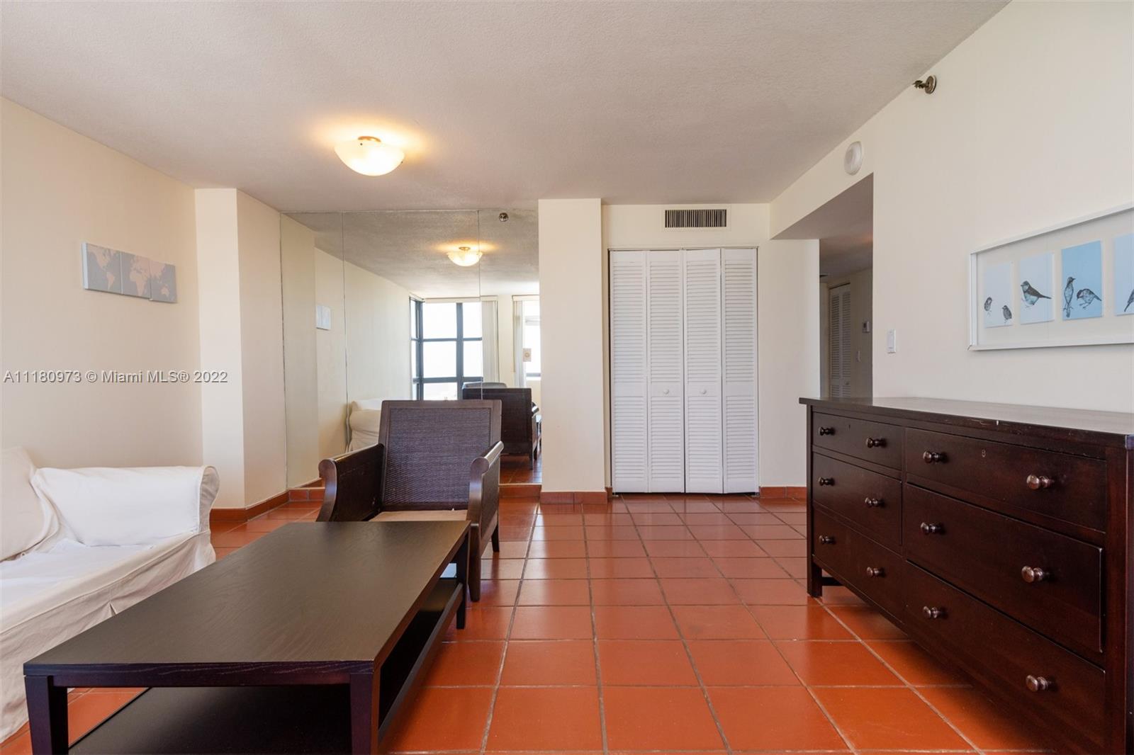 2555 Collins Ave Unit: 2200