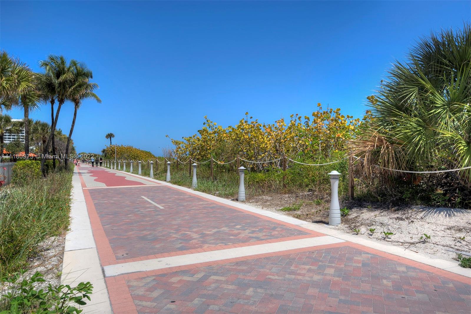 2555 Collins Ave Unit: 2200