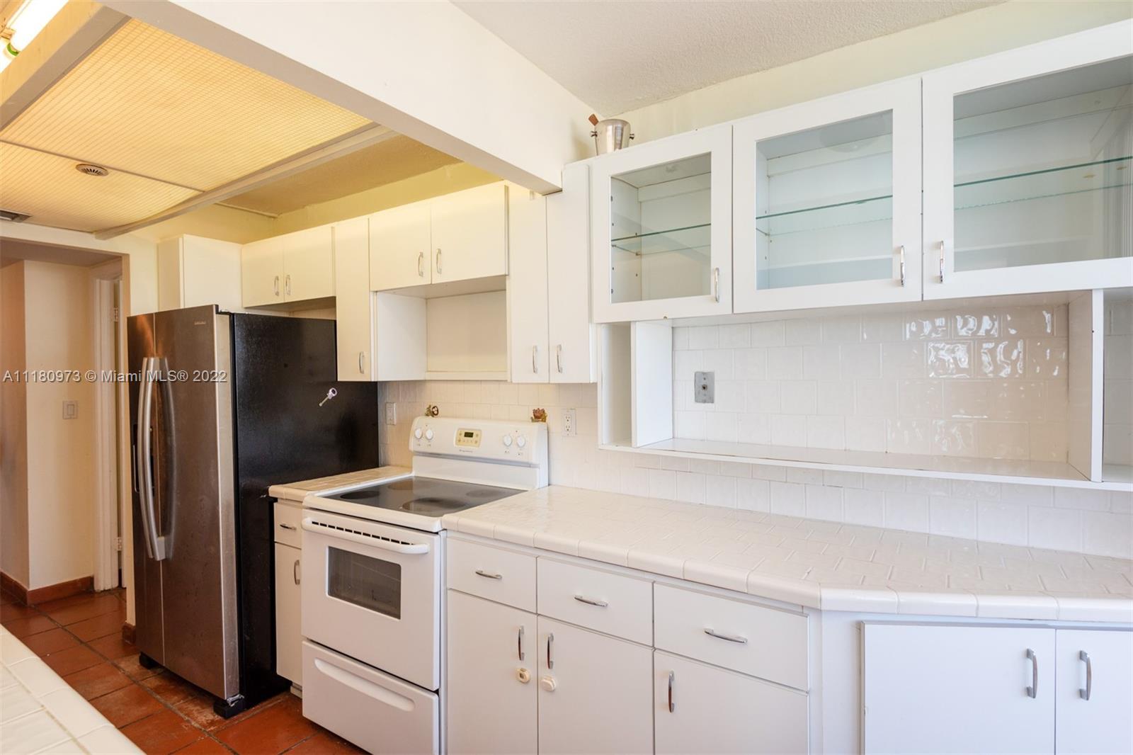 2555 Collins Ave Unit: 2200