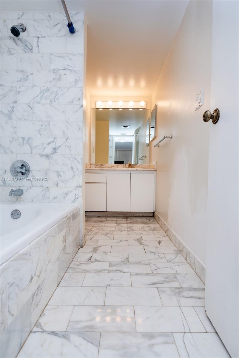 2555 Collins Ave Unit: 2200