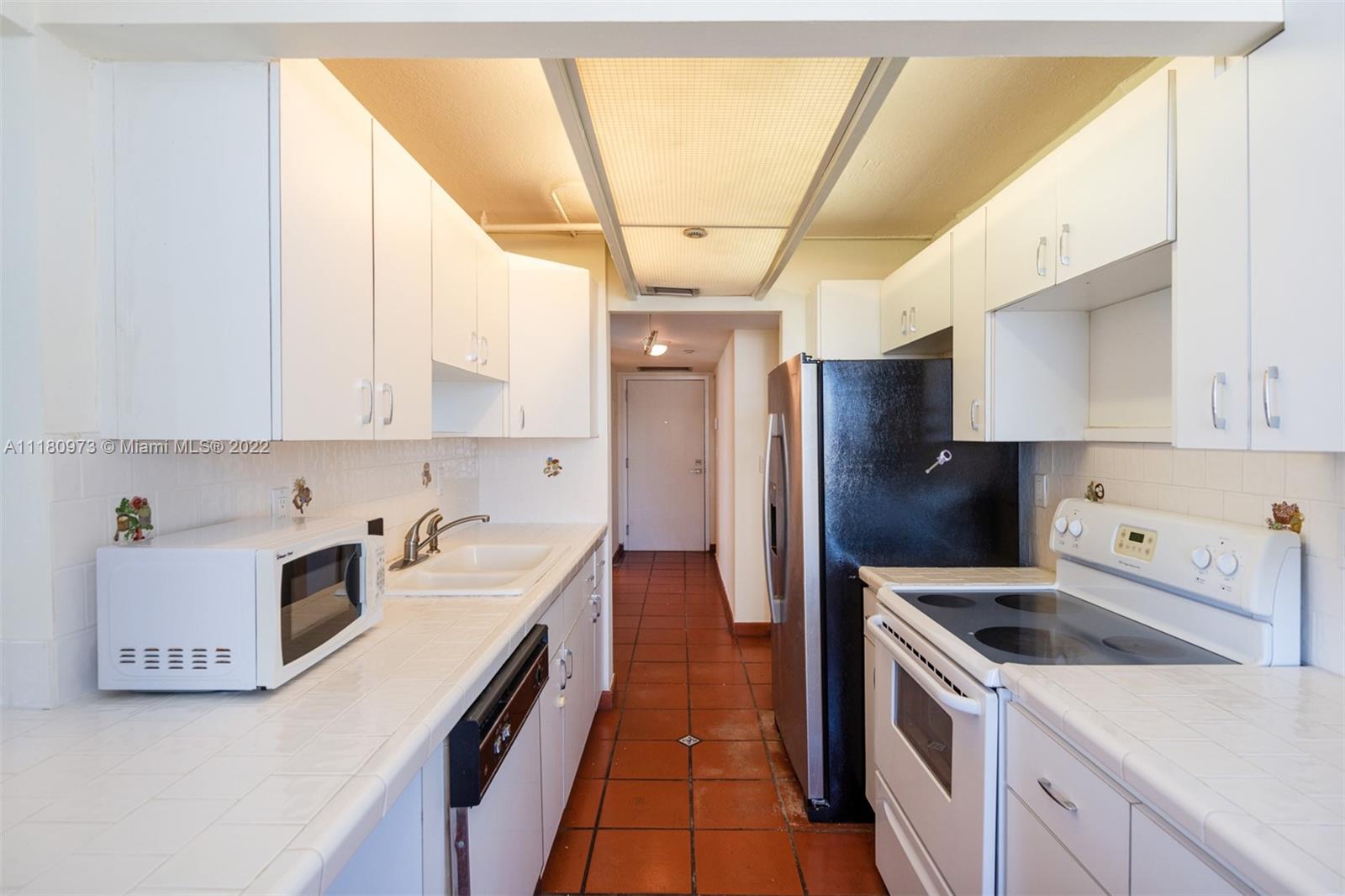 2555 Collins Ave Unit: 2200