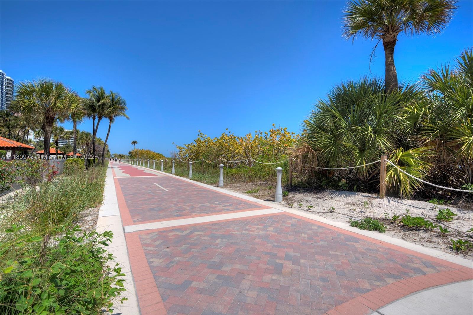 2555 Collins Ave Unit: 2200