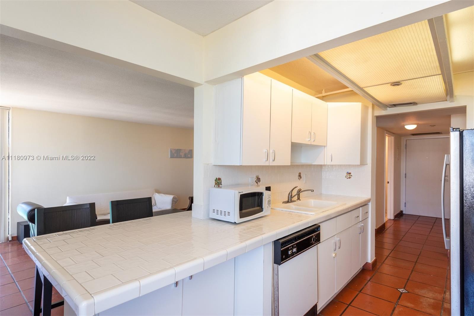 2555 Collins Ave Unit: 2200